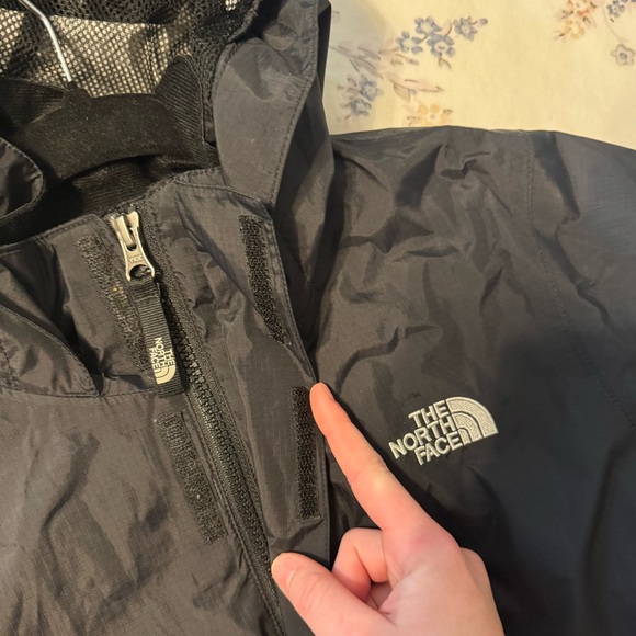 The North Face- Girl’s Rain Jacket- size large!! - Picture 4 of 8